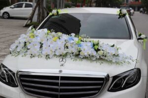 trang trí xe hoa bằng hoa tươi